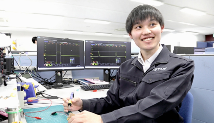 業務中の男性社員