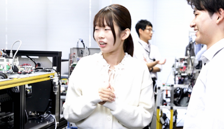 会話する社員